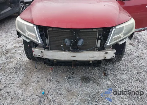 2014 Nissan Pathfinder Sl z USA, uszkodzony, nr VIN 5N1AR2MN9EC665461